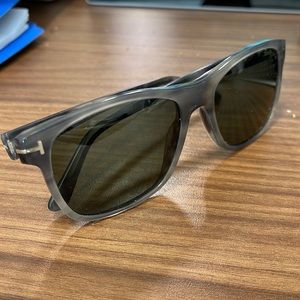 Men’s Tom Ford Giulio gray sunglasses with grey lenses. Made in Italy